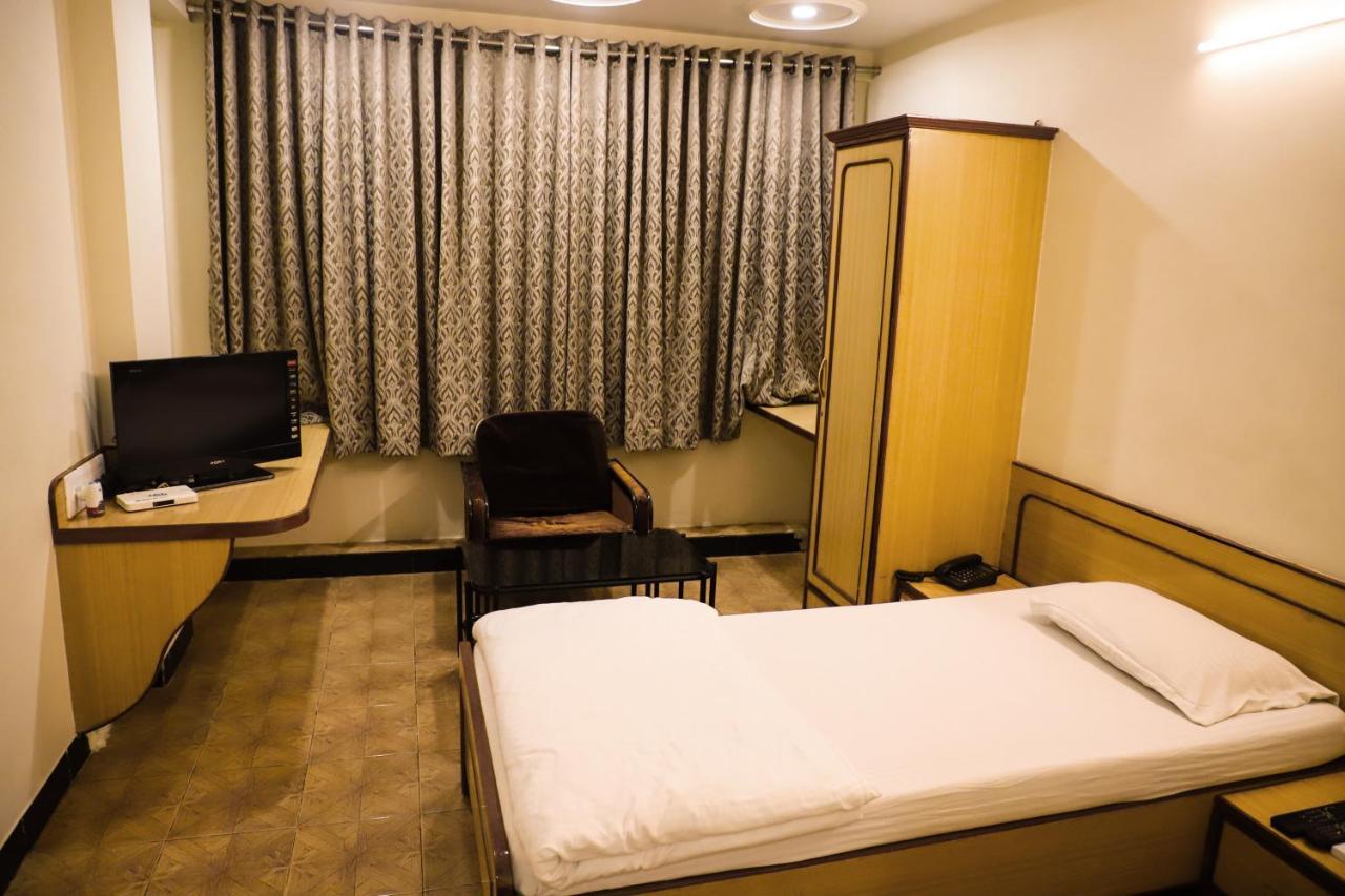 Hotel Kirti Jamnagar Exterior photo