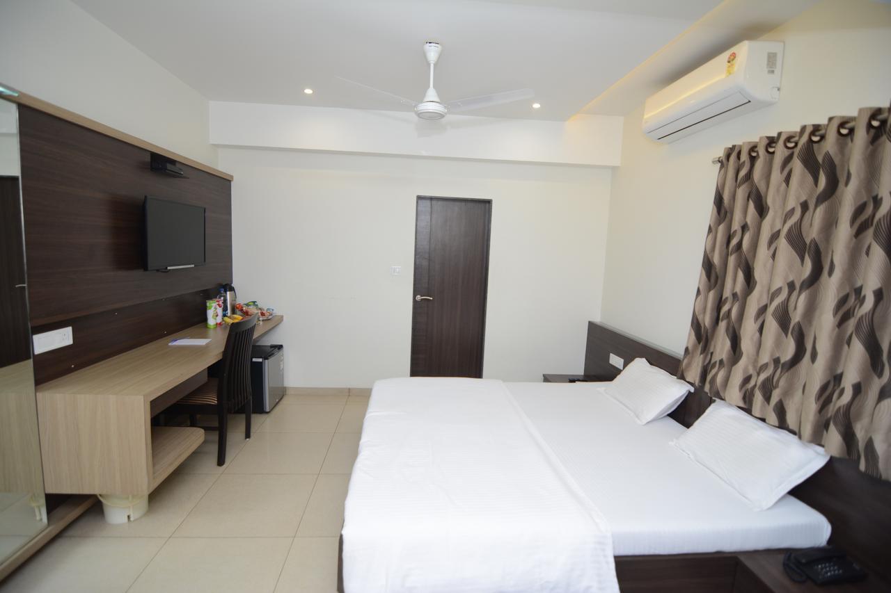 Hotel Kirti Jamnagar Exterior photo