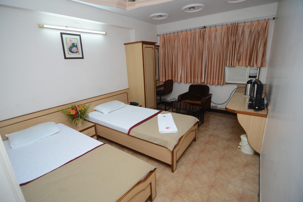 Hotel Kirti Jamnagar Exterior photo