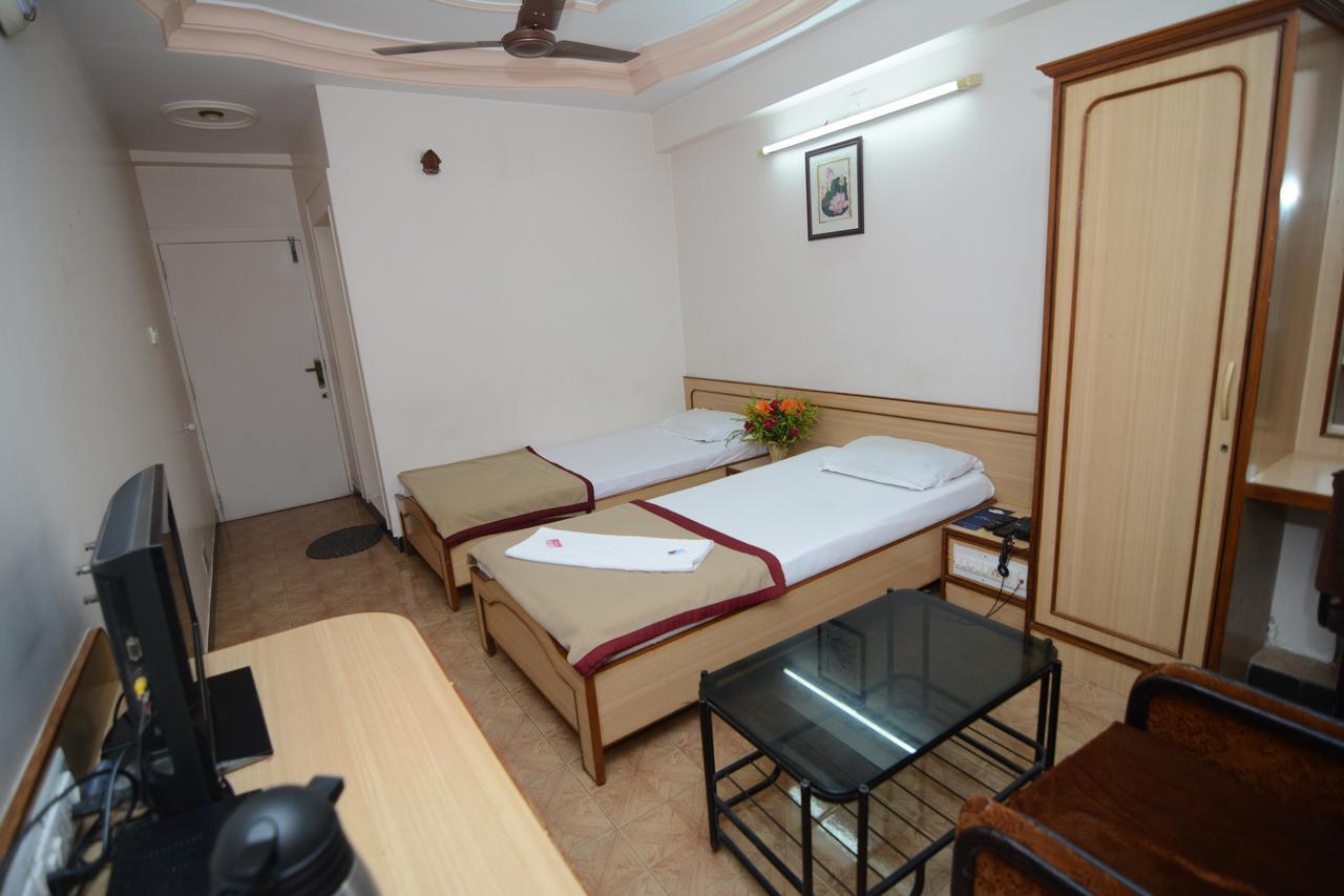 Hotel Kirti Jamnagar Exterior photo