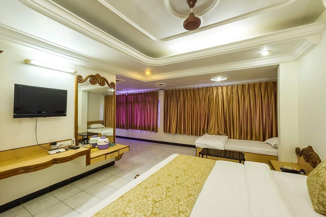Hotel Kirti Jamnagar Exterior photo