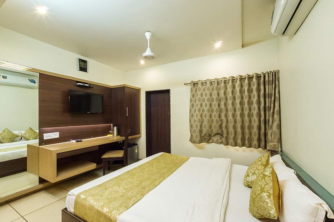 Hotel Kirti Jamnagar Exterior photo