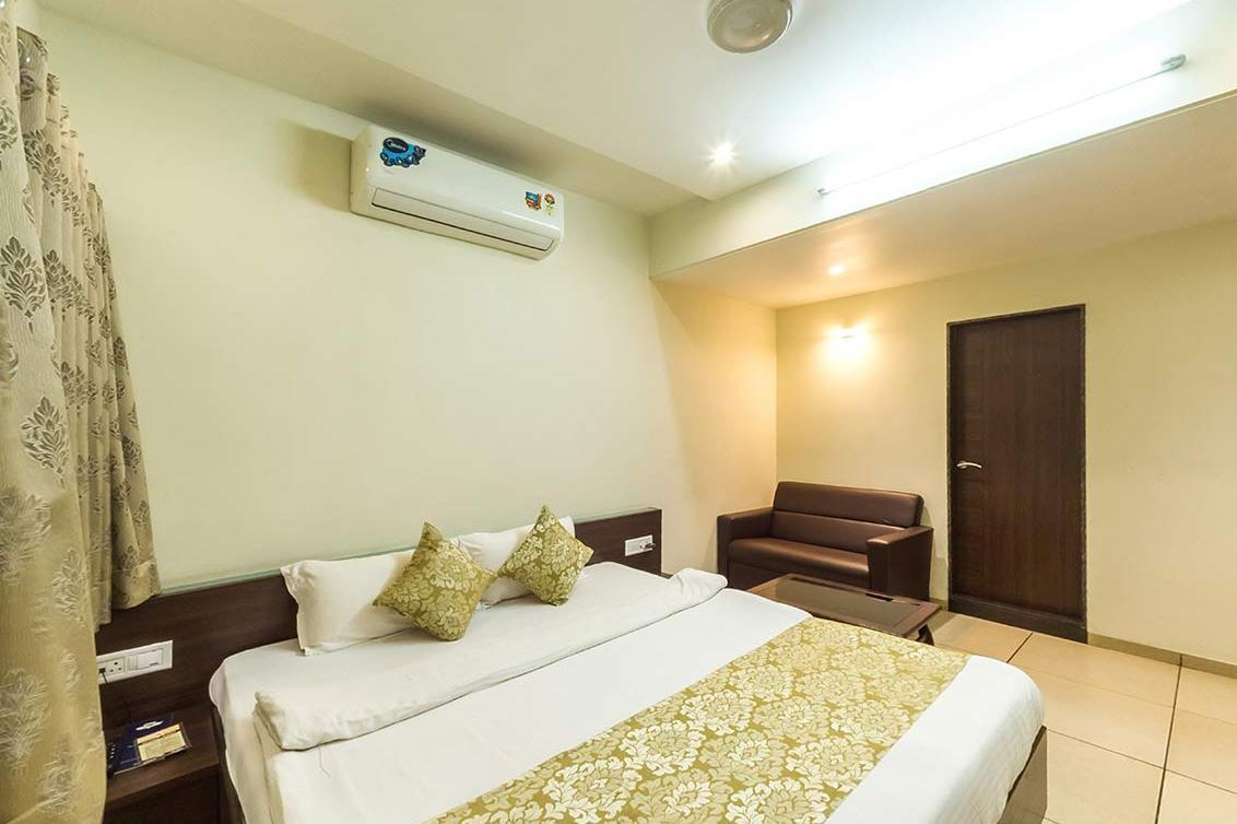 Hotel Kirti Jamnagar Exterior photo