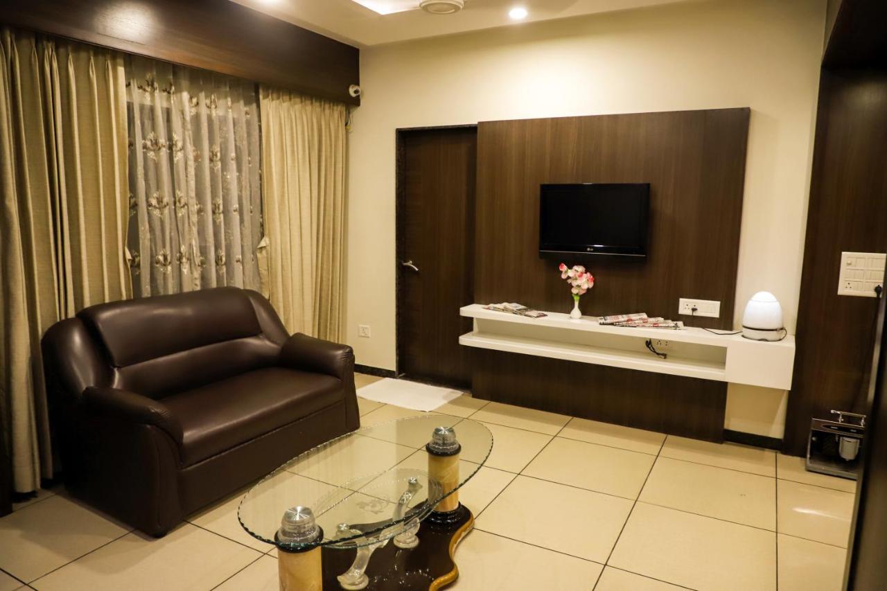 Hotel Kirti Jamnagar Exterior photo
