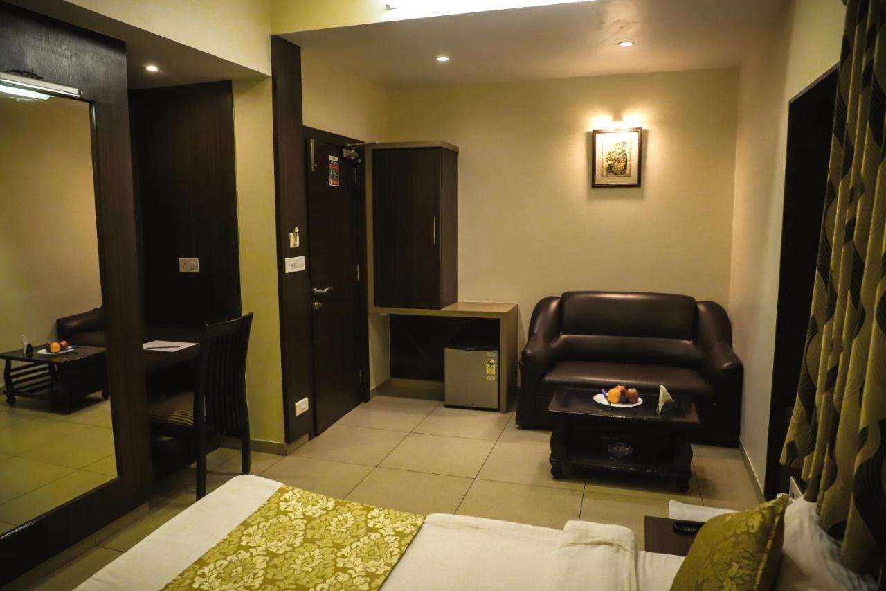 Hotel Kirti Jamnagar Exterior photo